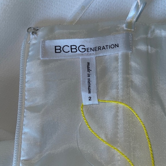 BCBGeneration white dress. Size 2 - Picture 7 of 8
